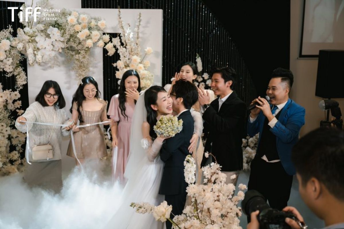 Nhẫn cưới là biểu tượng cho sự đồng lòng và gắn bó trọn đời của vợ chồng (Ảnh: TIFF.vn)