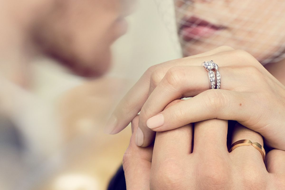 Theo phong thủy, mỗi bàn tay đều có ý nghĩa riêng, ảnh hưởng đến năng lượng và vận mệnh của con người (Ảnh: Sưu tầm)