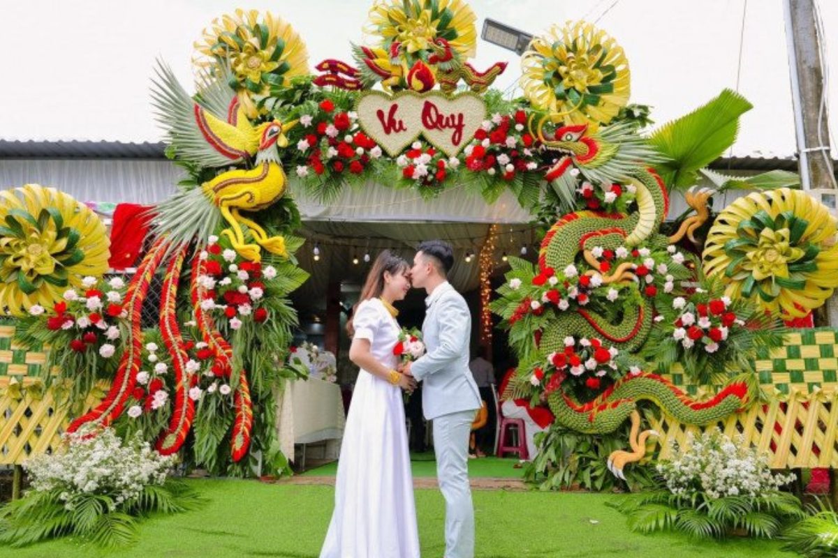 Cổng cưới lá dừa rồng phụng ấn tượng, mang đậm dấu ấn văn hóa Việt. (Ảnh: Sưu tầm)  