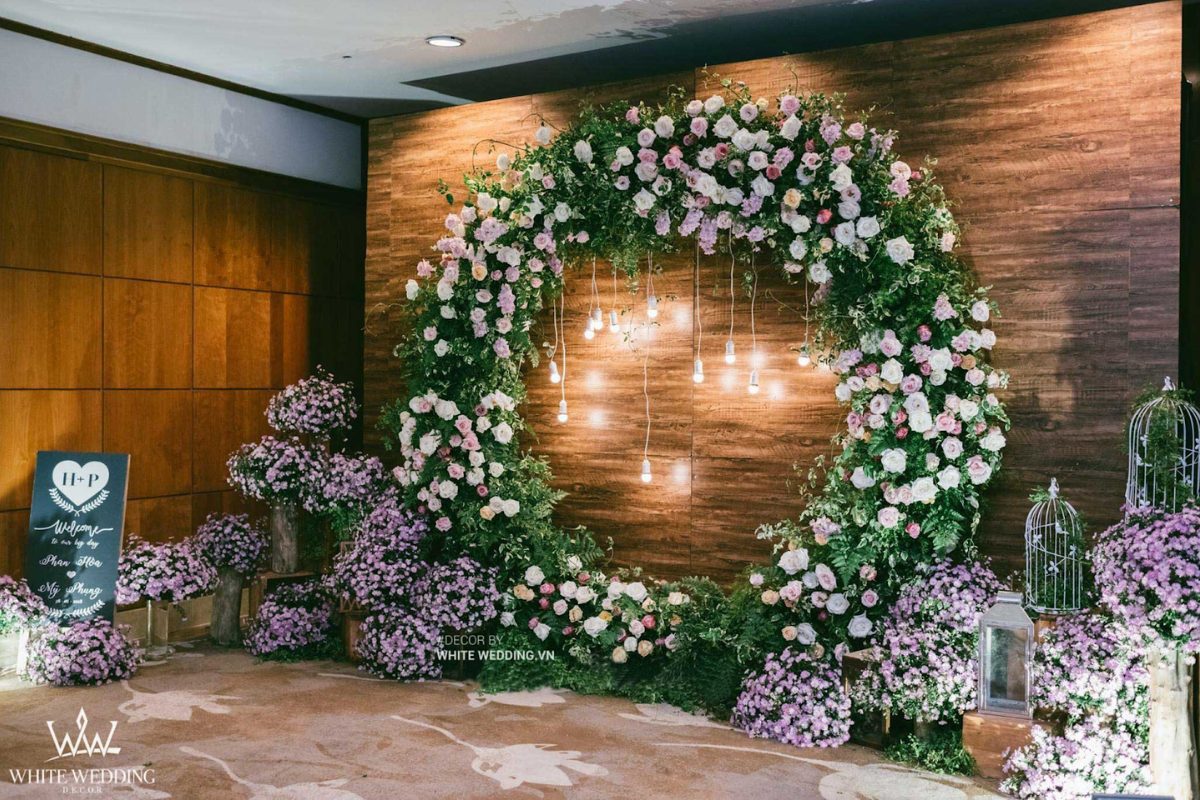 Hoa thạch thảo tím nhạt tô điểm cho phông nền cưới mơ mộng. (Ảnh: Sưu tầm)
