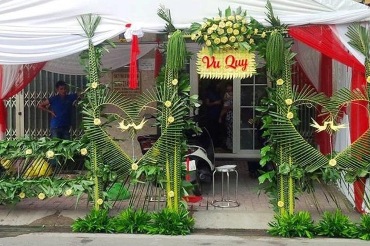 Cổng cưới lá dừa mộc mạc trong không gian quê nhà. (Ảnh: Sưu tầm) 