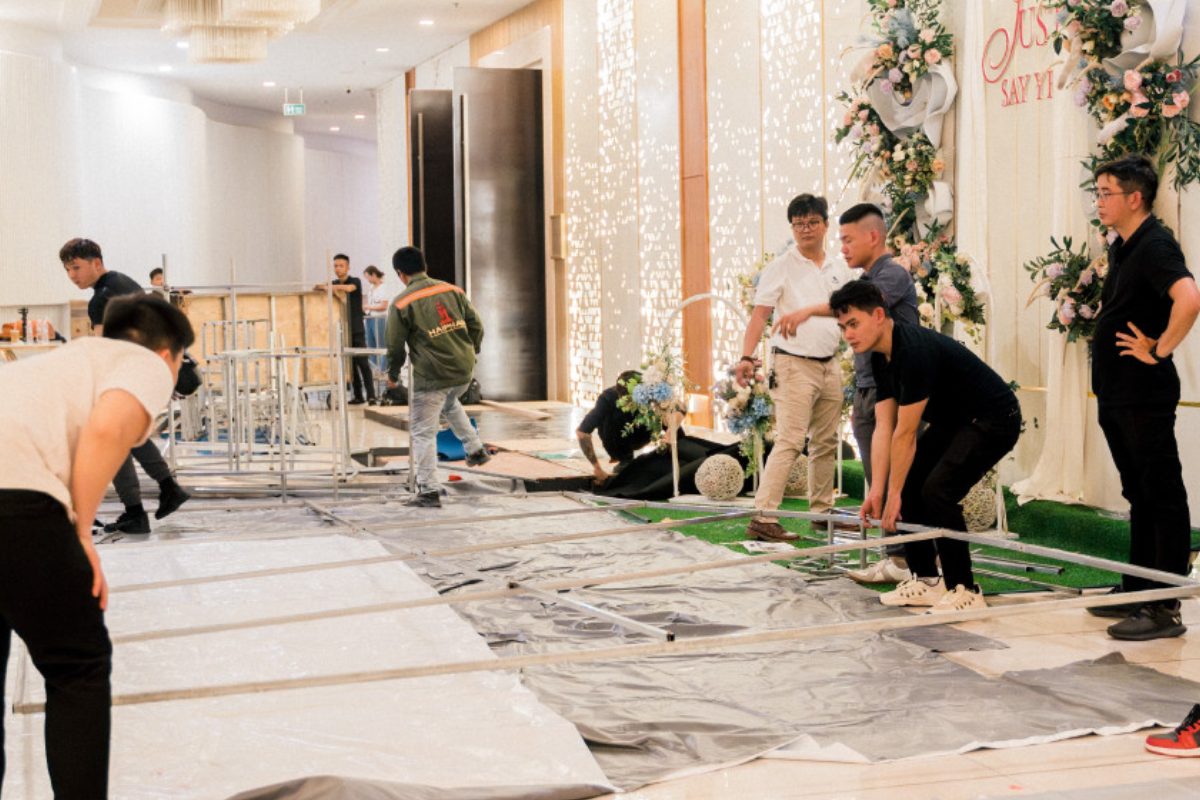 Nghề trang trí tiệc cưới cần sự bền bỉ, tỉ mỉ và lòng đam mê mãnh liệt. (Ảnh: Sưu tầm)