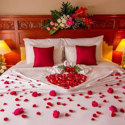 trang trí hoa phòng cưới