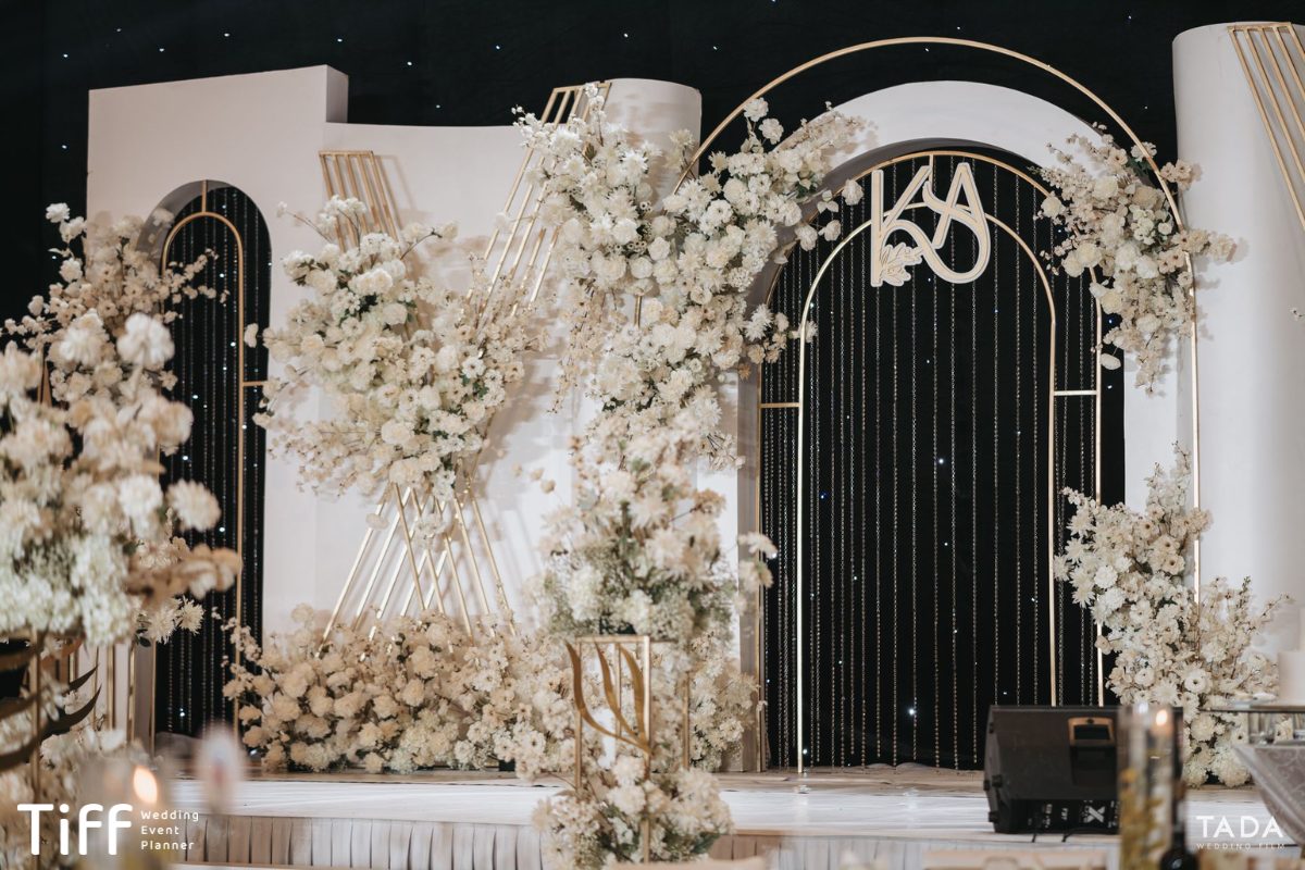 Các bước làm backdrop đám cưới chi tiết (Ảnh: TIFF.vn)