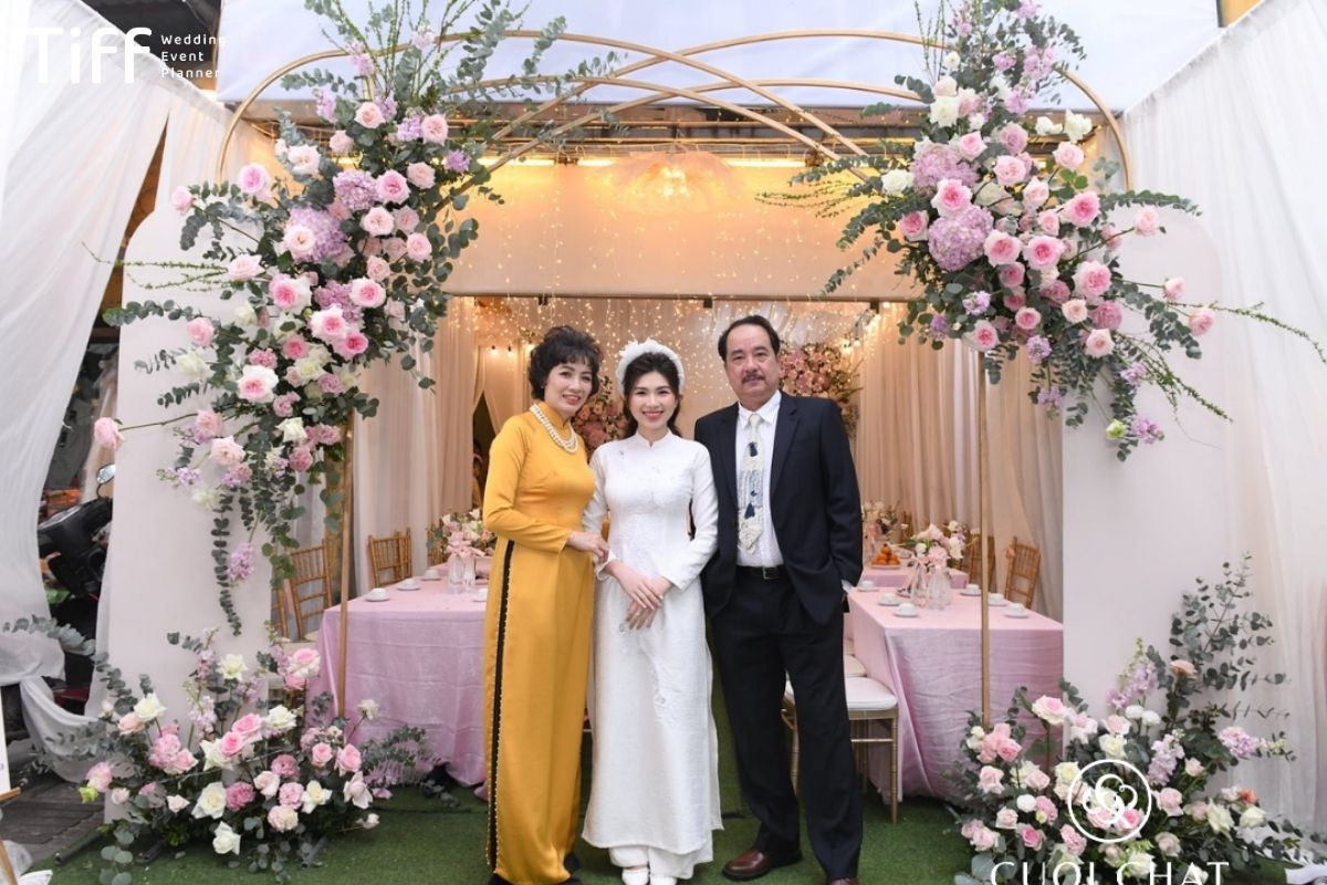 Cổng hoa đỏ - hồng ngọt ngào, biểu tượng cho tình yêu nồng cháy (Ảnh: TIFF)