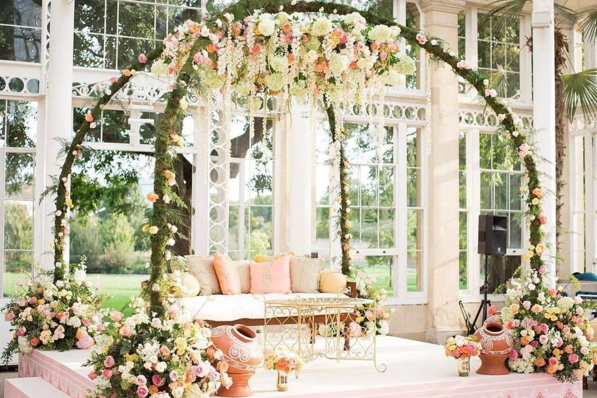 Đám cưới Floral là hình thức tập trung trang trí vào hoa tươi (Ảnh: Sưu tầm)