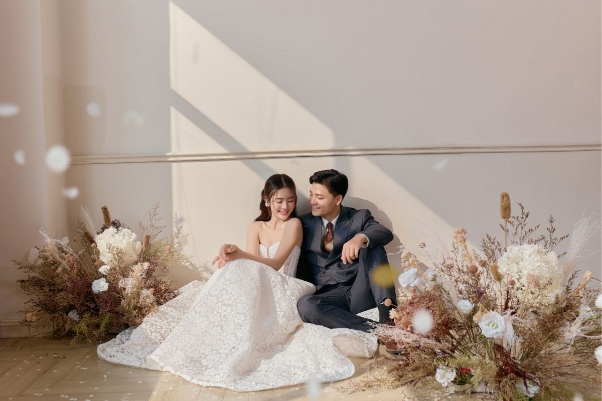 Dù chụp studio cảm xúc thật vẫn là yếu tố làm nên vẻ đẹp ảnh cưới (Ảnh: Sưu tầm)