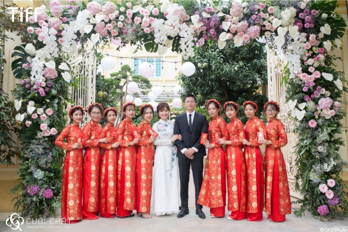 Giá cổng hoa tươi phụ thuộc vào loại hoa, kích thước và thiết kế (Ảnh: TIFF)