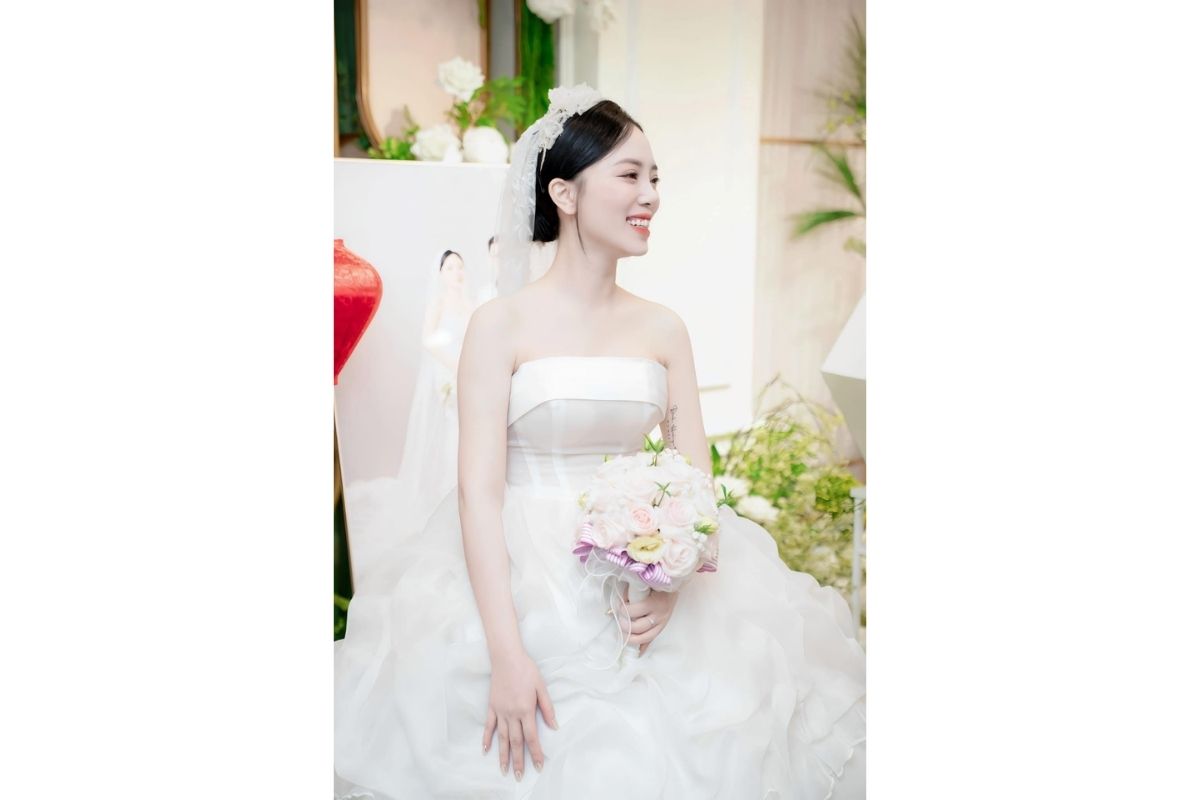 Minh Anh chuộng tóc nhẹ nhàng, bay bổng hợp cảnh sắc Đà Lạt (Ảnh: Sưu tầm)