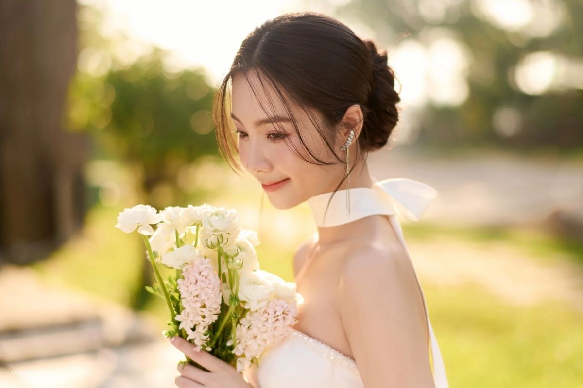 Ngoài chọn hoa đẹp cô dâu nên chú ý cách giữ và dùng hoa suốt lễ (Ảnh: Sưu tầm)