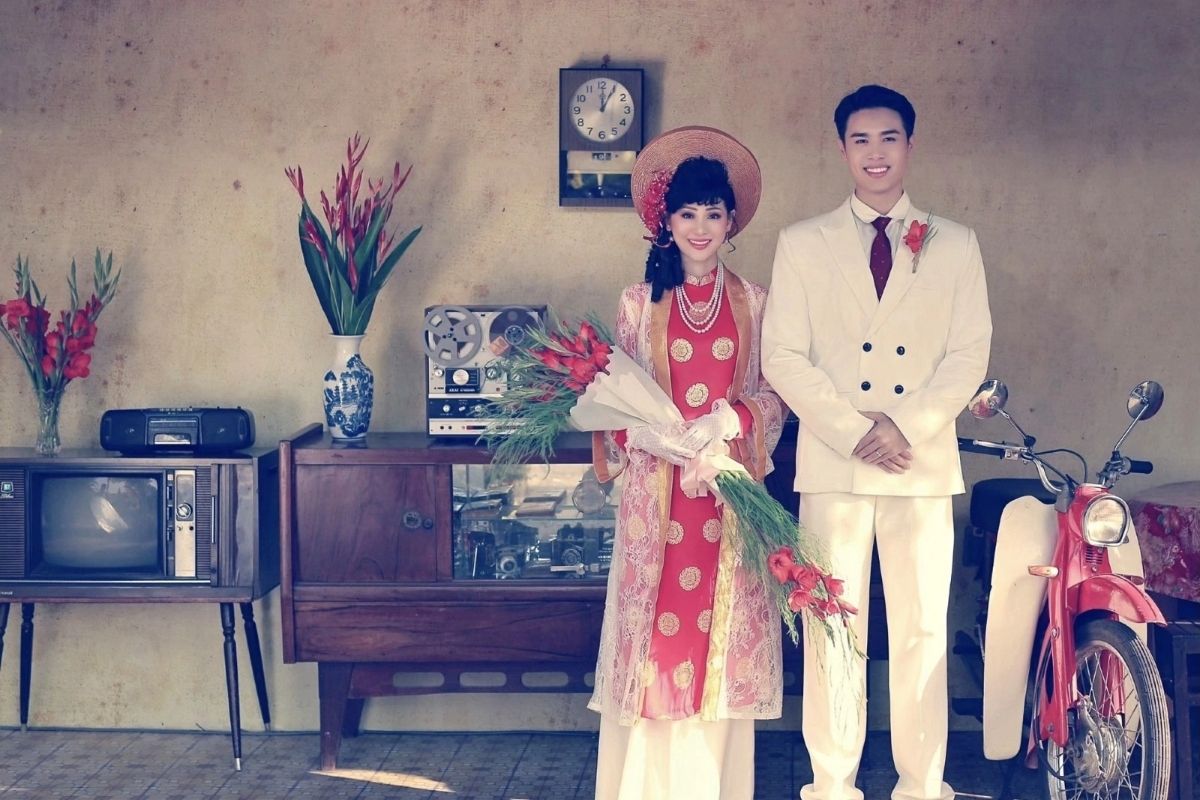 Tái hiện ảnh cưới ngày xưa (Ảnh: Sưu tầm)