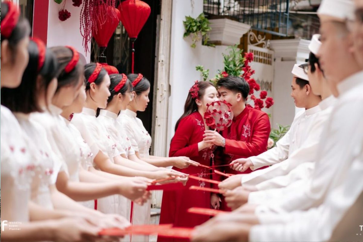 Việc chuẩn bị phong bì bê tráp cẩn thận không chỉ thể hiện sự chỉn chu mà còn góp phần giữ trọn ý nghĩa tốt lành của nghi lễ truyền thống. (Ảnh: TIFF.vn)