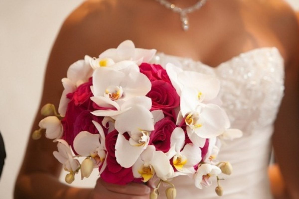 Lan hồng kết hợp trắng– lãng mạn, sang trọng. (Ảnh: Sưu tầm)