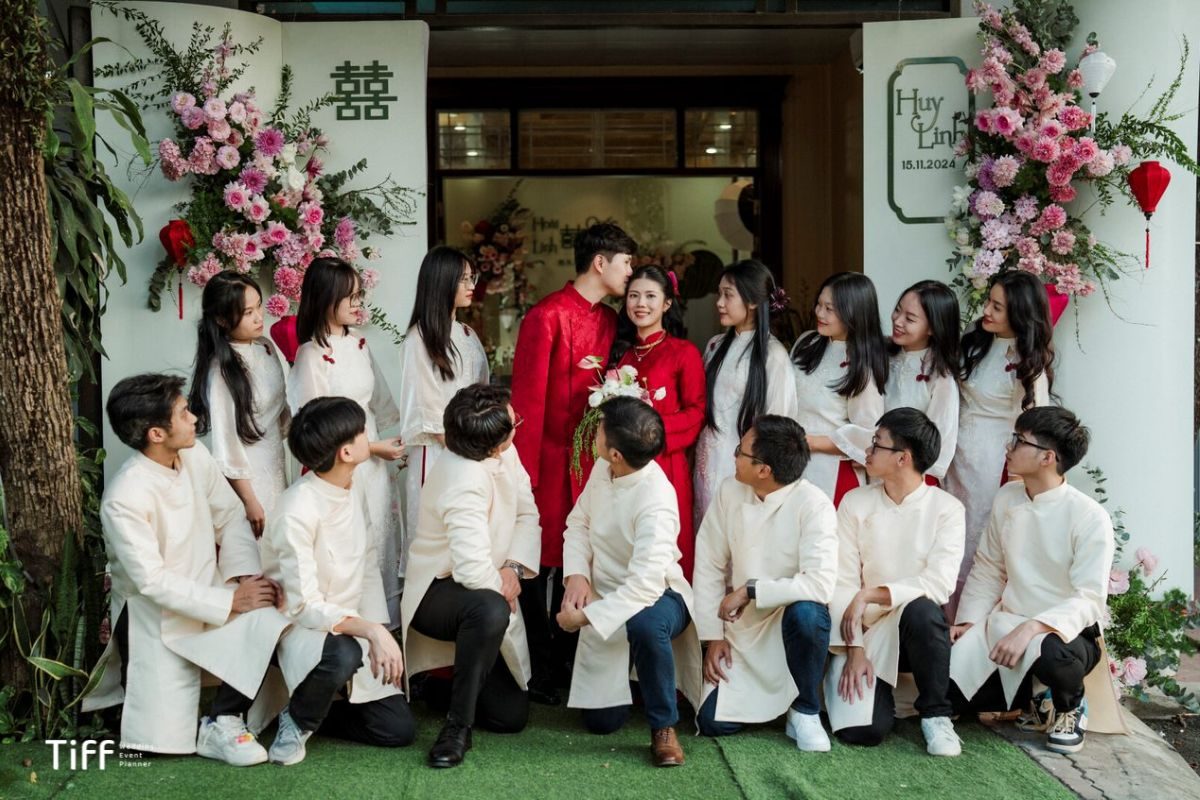 Áo dài trắng cổ đứng. (Ảnh: Sưu tầm)