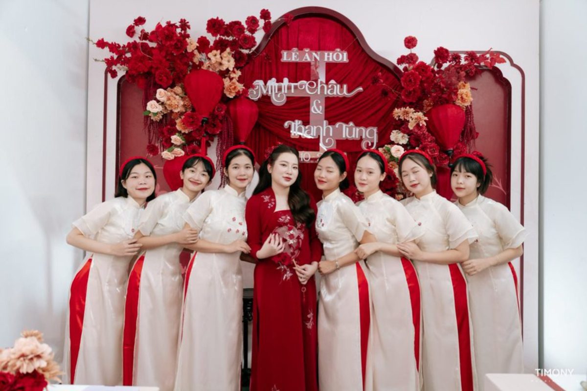Bê tráp nữ mặc áo dài tay lửng. (Ảnh: TIFF.vn)