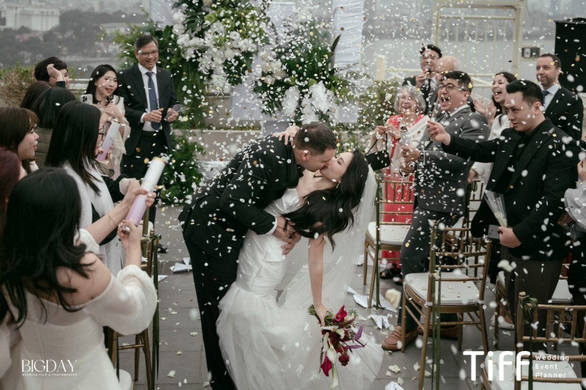 Quà tặng khách mời cưới độc đáo, cá nhân hóa mang ý nghĩa tinh thần, thể hiện sự trân trọng và quan tâm của cô dâu chú rể. (Ảnh: TIFF.vn)