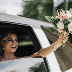 tại sao 2 xe cưới gặp nhau phải đổi hoa