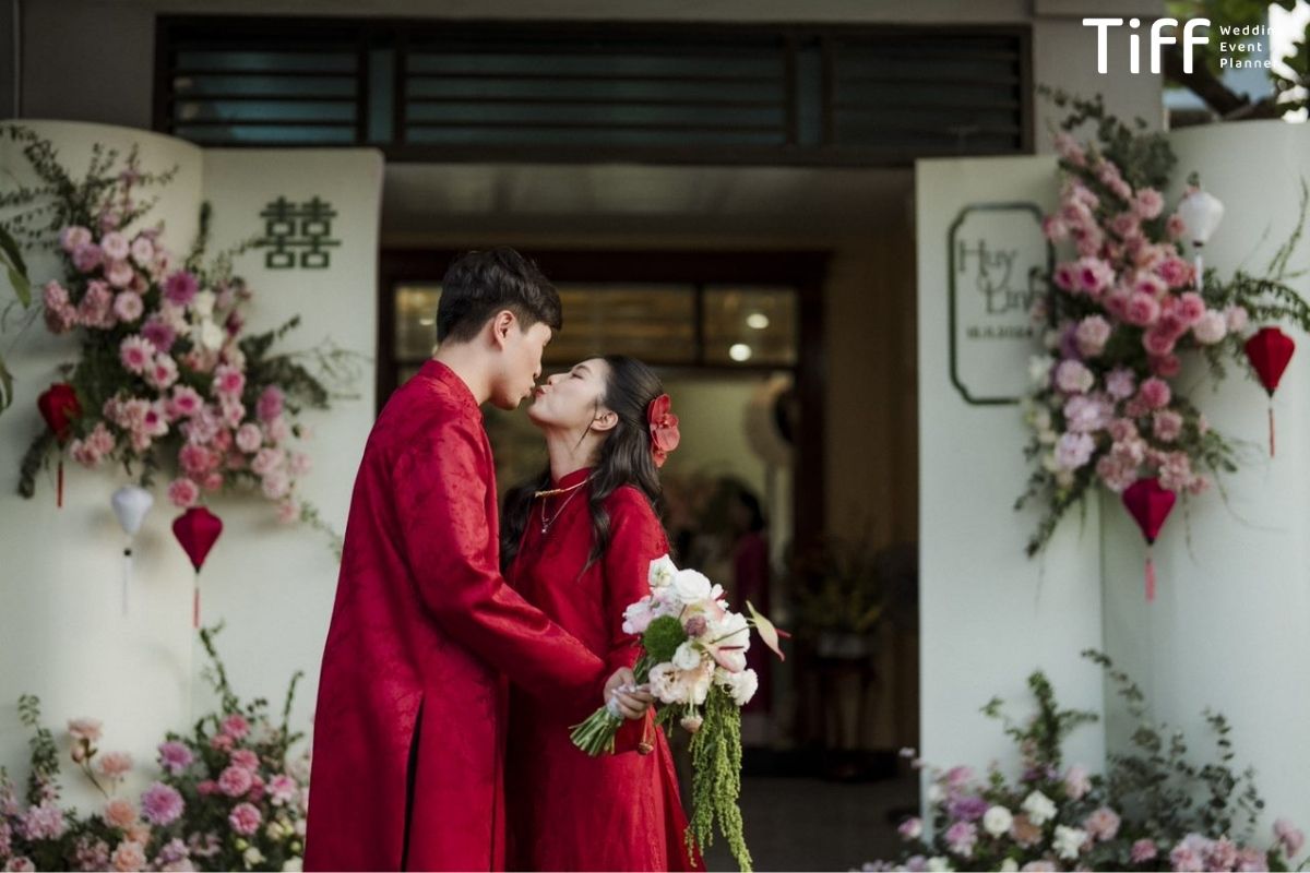 Dáng hoa bó thác sẽ giúp che phần eo hiệu quả (Ảnh: TIFF) 