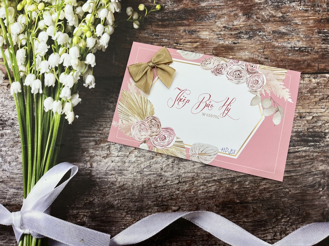 Thiệp báo hỷ truyền thống (Ảnh: Sưu tầm)