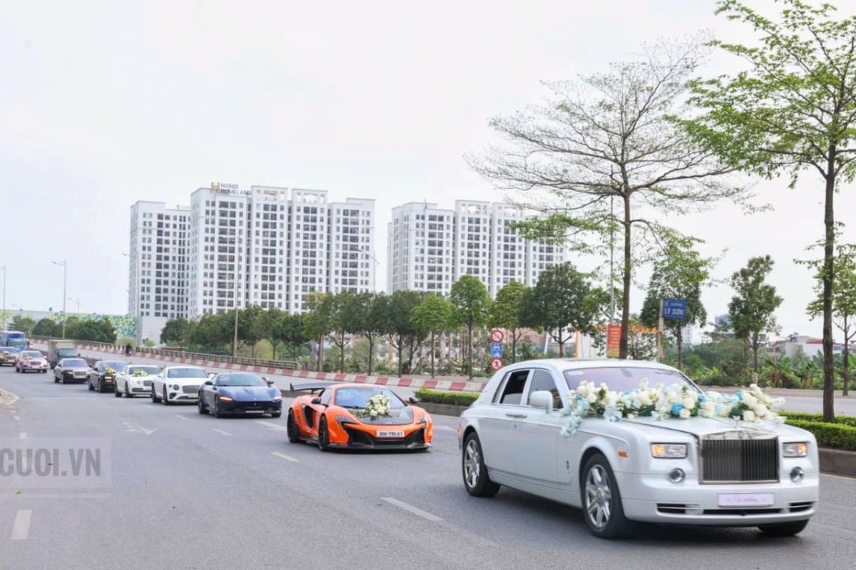 V.N.C nổi bật với các dòng xe cưới cao cấp (Ảnh: Sưu tầm)