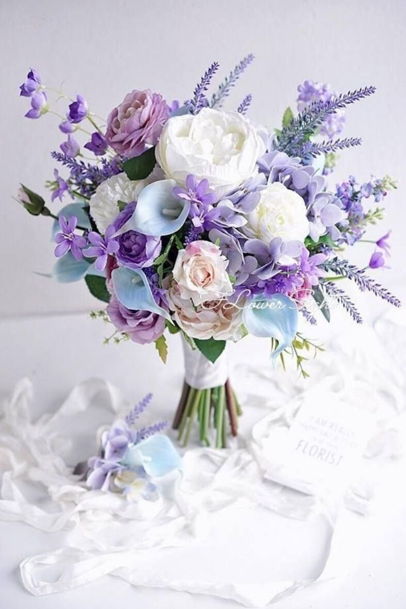 Hoa lavender được xem là biểu tượng của tình yêu thủy chung, sự dịu dàng và bình yên trong tâm hồn (Ảnh: Sưu tầm)