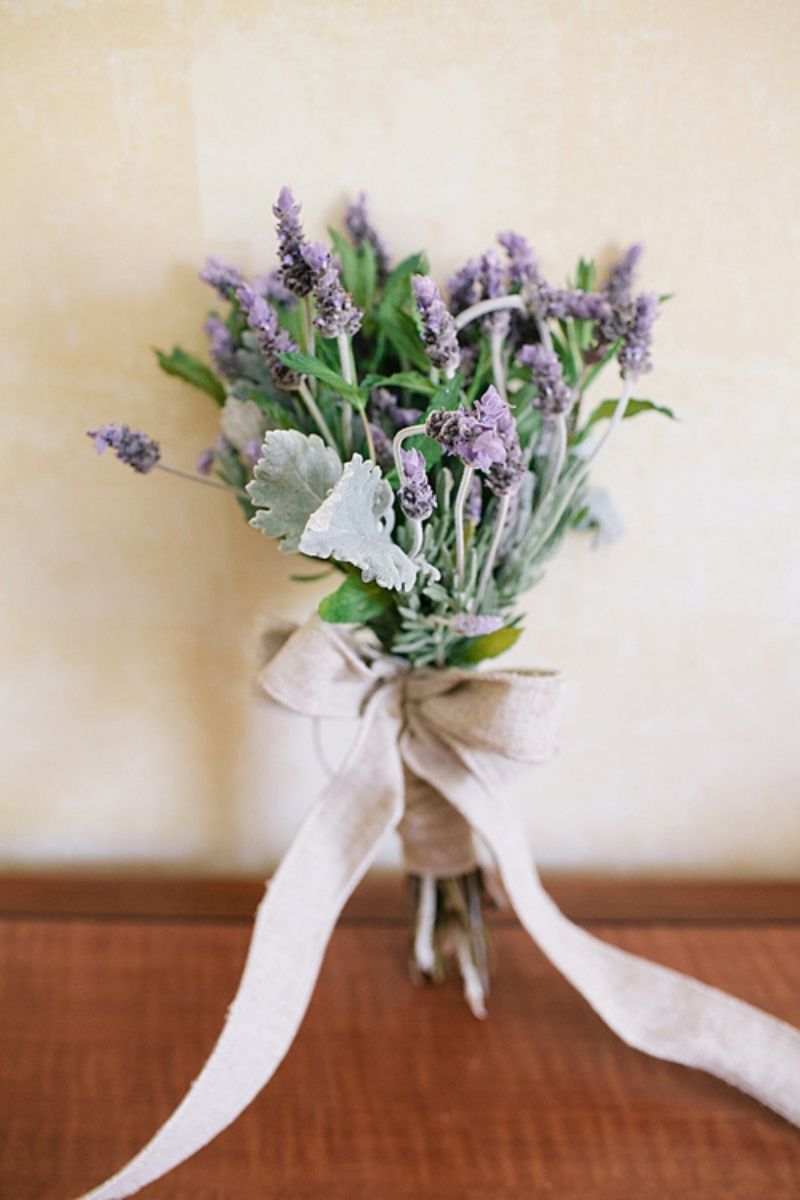Mẫu bó hoa lavender đơn giản (Ảnh: Sưu tầm)