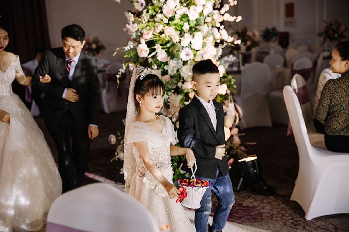 Nghi thức rải hoa trong đám cưới có lịch sử lâu đời và xuất hiện ở nhiều nền văn hóa trên thế giới (Ảnh: Sưu tầm)