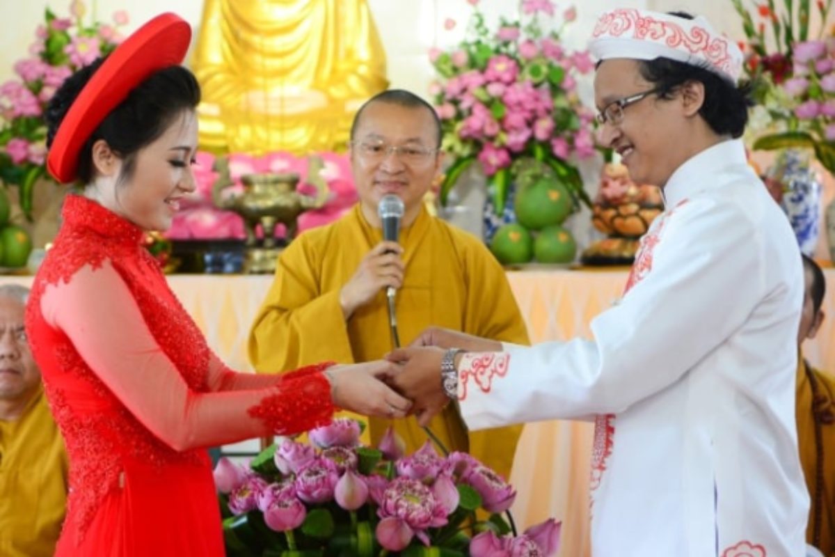 Quan điểm Phật giáo về quan hệ trước hôn nhân và giới luật không tà dâm, khuyến khích tiết chế và trách nhiệm trong tình cảm. (Ảnh: Sưu tầm) 
