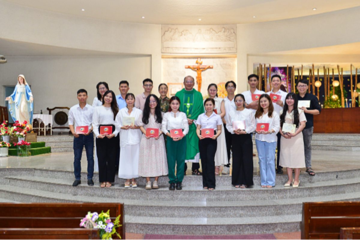Tham gia lớp học giáo lý hôn nhân là bước chuẩn bị không thể thiếu trước ngày cưới (Ảnh: Sưu tầm) 