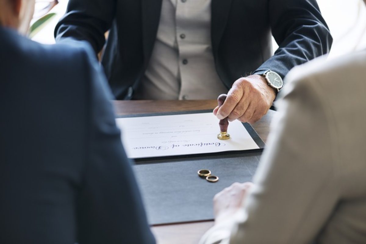 Hậu quả pháp lý khi vi phạm luật hôn nhân 3 đời (Ảnh: sưu tầm)