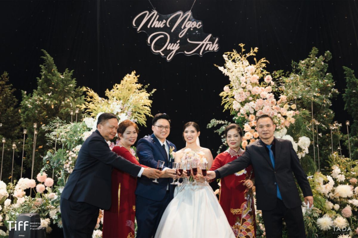 Lời chúc ý nghĩa của người thân trong gia đình cho cặp đôi mới cưới (Ảnh: Tiff.vn)