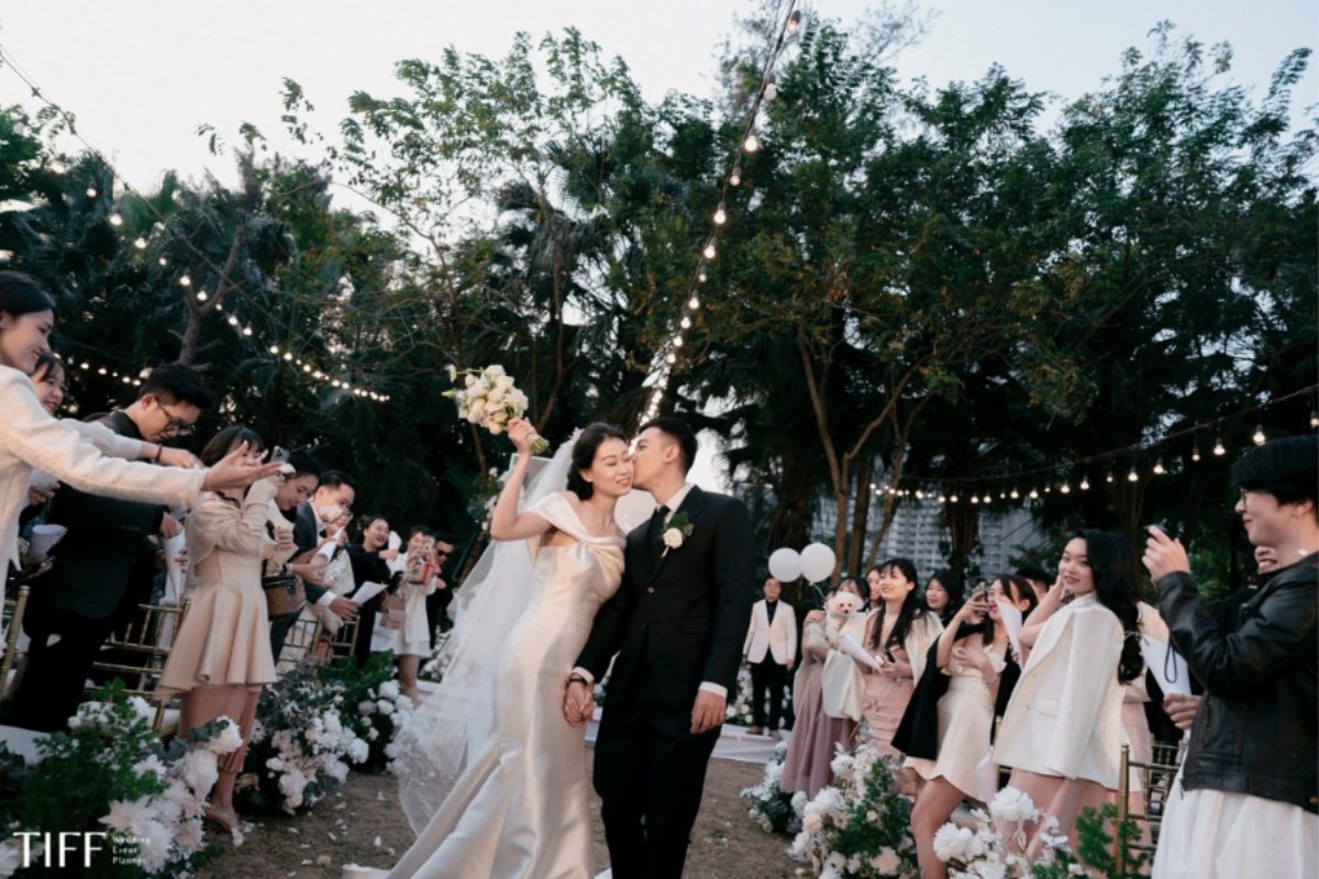 Wedding Planner đồng hành từ đầu, Wedding Coordinator hỗ trợ trong ngày cưới. (Ảnh: TIFF.vn)