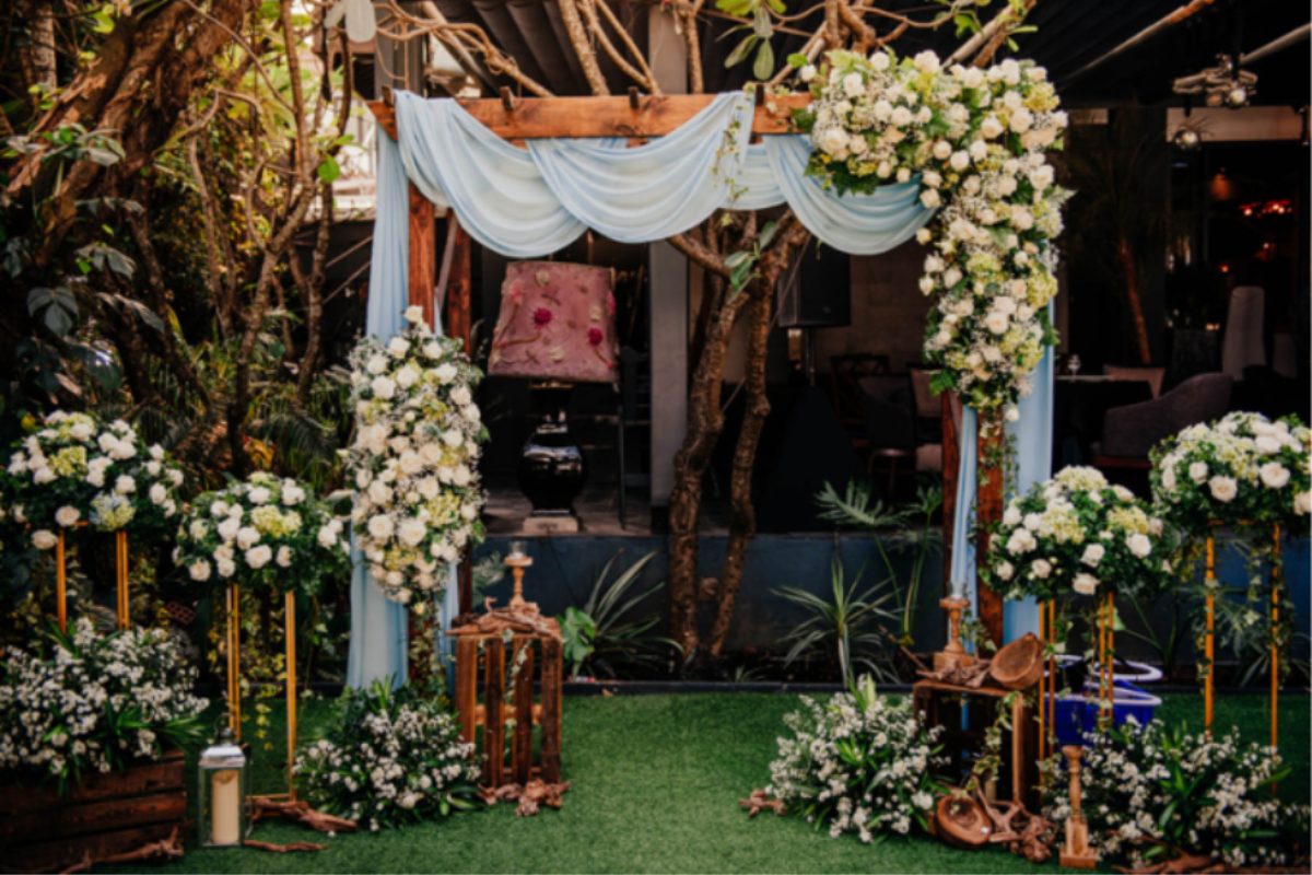 Cổng cưới phong cách Rustic mang phong cách rất riêng. (Ảnh: Sưu tầm)