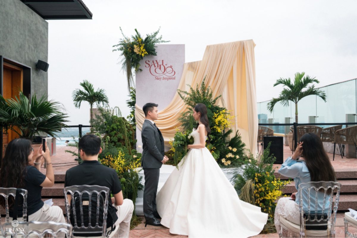 Với những lưu ý này, việc trang trí tiệc cưới màu vàng sẽ trở nên đẹp mắt, sang trọng và ấn tượng trong mắt khách mời. (Ảnh: TIFF.vn)