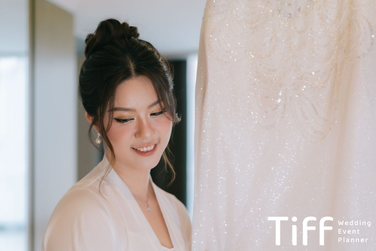 Vẻ đẹp cô dâu đến từ sự tự tin và thần thái hạnh phúc, bất chấp vài nốt mụn nhỏ. (Ảnh: TIFF.vn) 