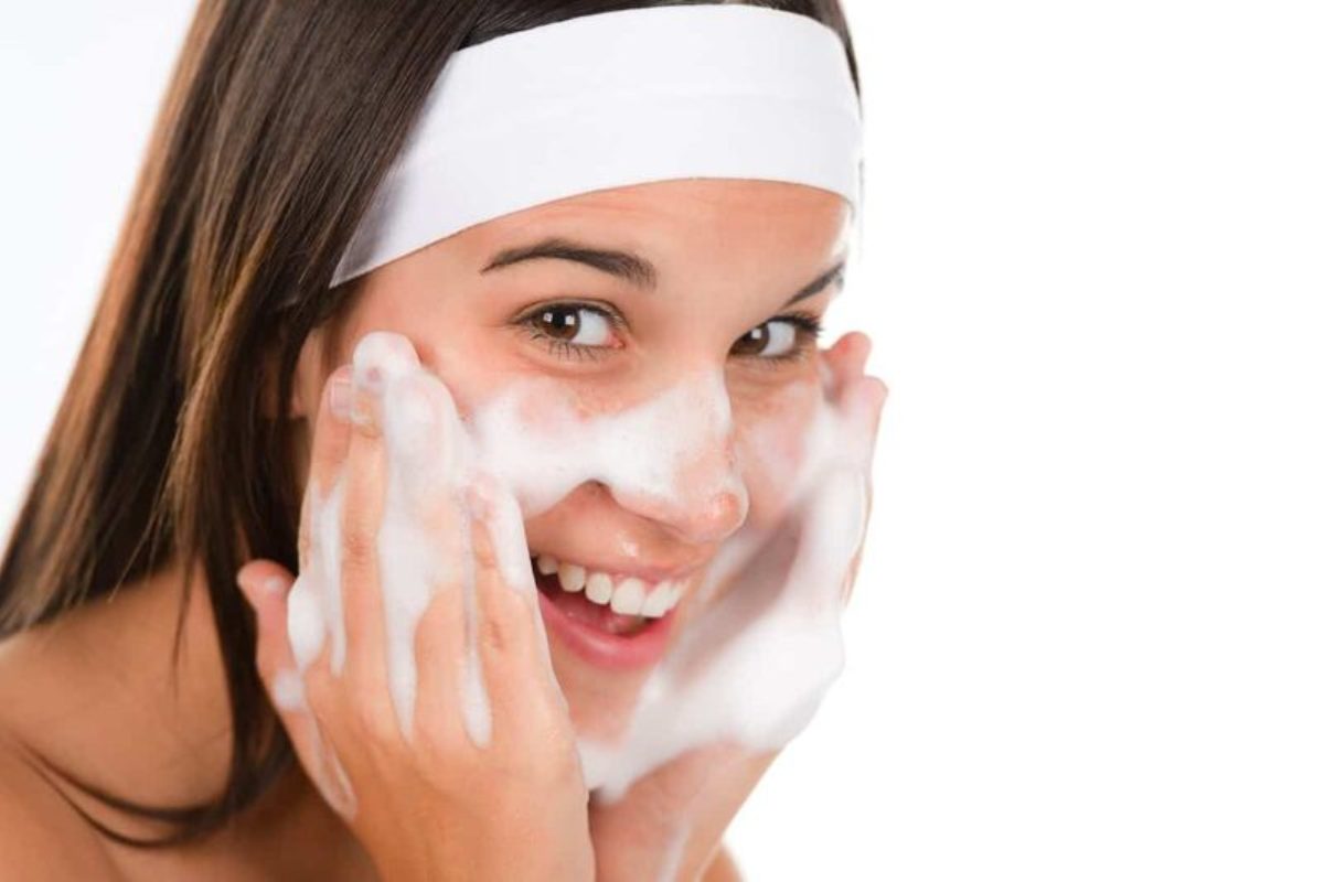 Làm sạch nhẹ nhàng giúp da thông thoáng và sẵn sàng cho bước dưỡng tiếp theo (Ảnh: Sưu tầm) 