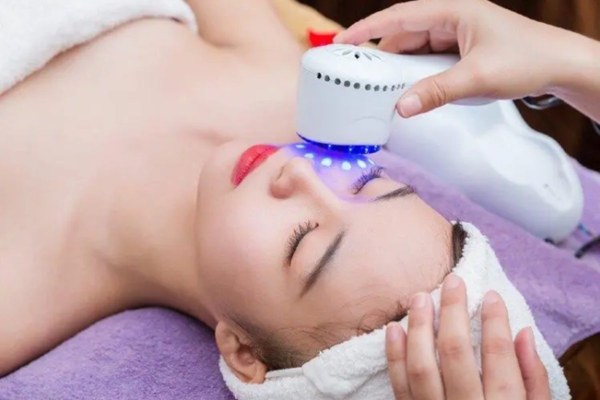 Các liệu trình chăm sóc da chuyên sâu giúp cải thiện kết cấu da trước đám cưới. (Ảnh: Sưu tầm) 