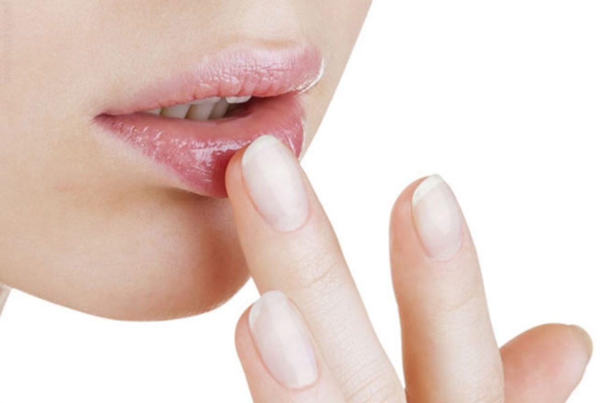 Cách ngăn ngừa môi khô nứt nẻ (Ảnh: sưu tầm)