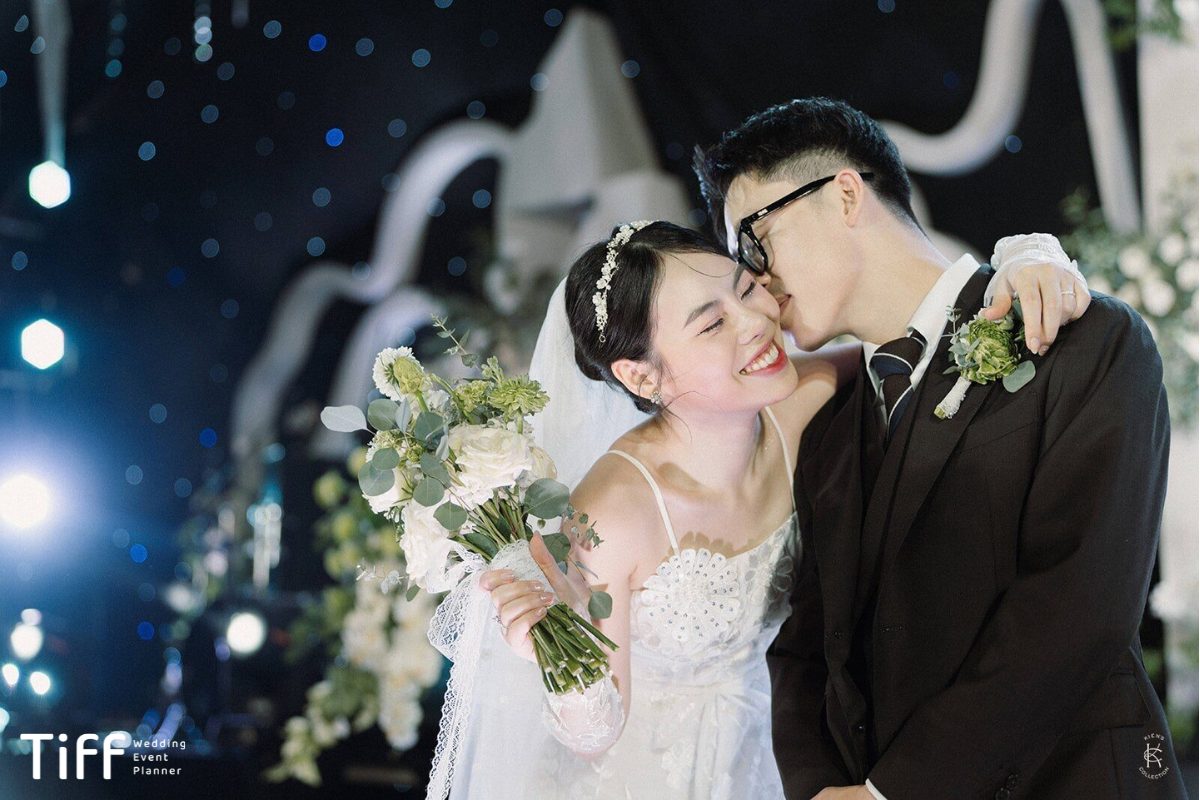 Lí do nhiều cặp đôi lựa chọn tổ chức lễ cưới và tiệc cưới tong cùng 1 không gian (ảnh:  TIFF.vn) 