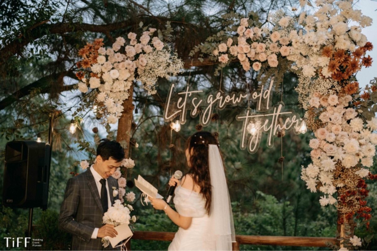 Chọn địa điểm tổ chức Destination Wedding phù hợp với điều kiện thời tiết. (Ảnh: TIFF.vn) 