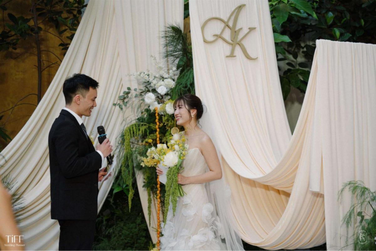 Cặp đôi trao lời thề trong lễ cưới ngoài trời trong Intimate Wedding. (Ảnh: TIFF.vn)