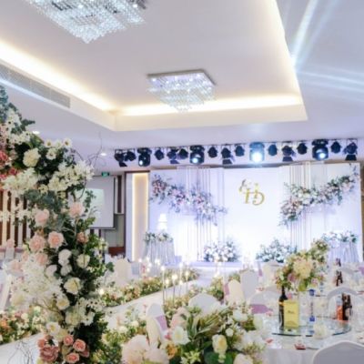 bàn tròn tiệc cưới