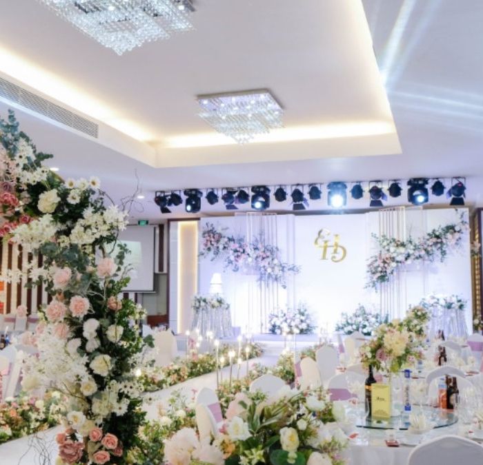 bàn tròn tiệc cưới