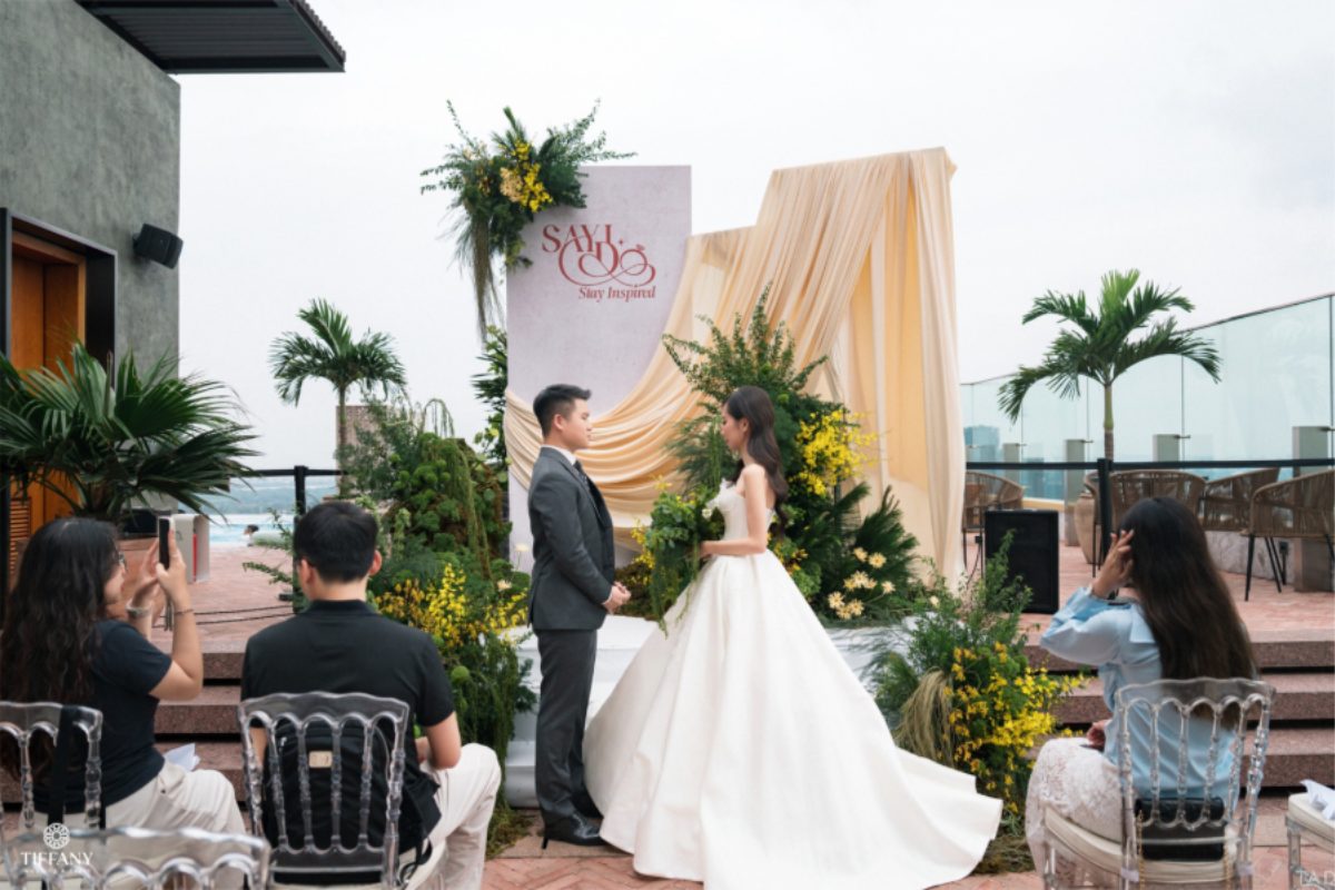 Trang trí đám cưới màu vàng mang ý nghĩa may mắn và hạnh phúc. (Ảnh: TIFF.vn)