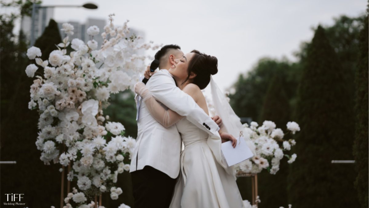 Cặp đôi có background đa quốc gia, wedding vow có thể kết hợp nhiều ngôn ngữ, âm nhạc hoặc nghi thức từ các quốc gia khác nhau. (Ảnh:TIFF.vn)