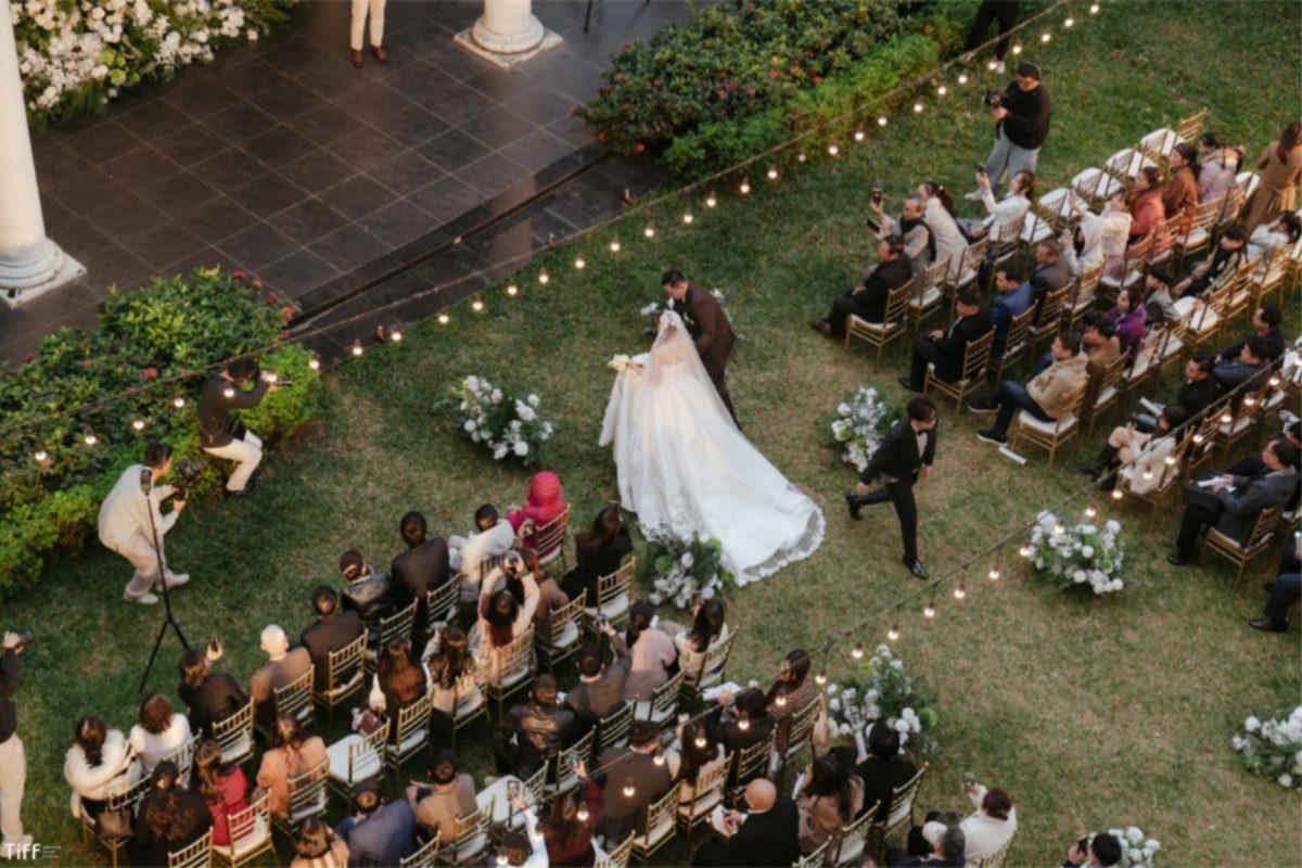 Wedding Planner điều phối đám cưới ngoài trời, đảm bảo mọi khâu diễn ra trọn vẹn và chuyên nghiệp. (Ảnh: TIFF.vn)