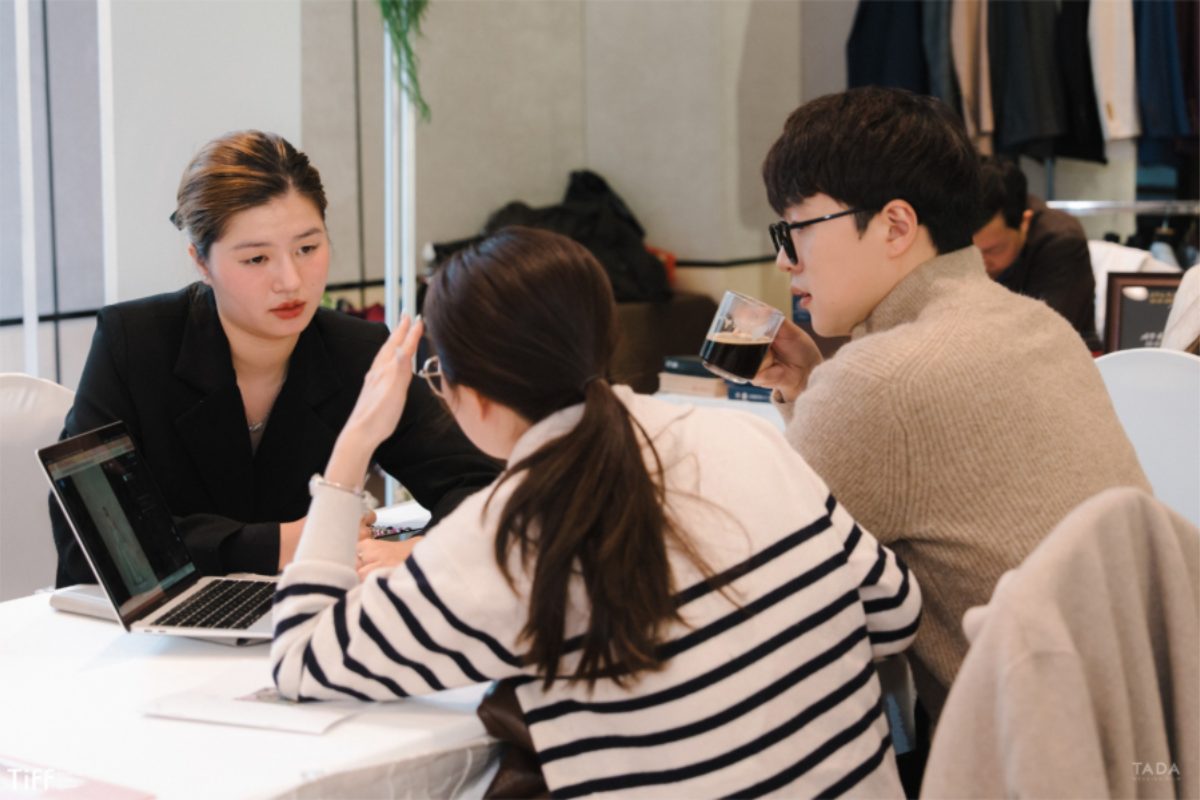 So sánh sự khác nhau giữa công ty Wedding Planner và wedding planner freelancer để cô dâu chú rể dễ dàng lựa chọn dịch vụ phù hợp. (Ảnh: TIFF.vn)