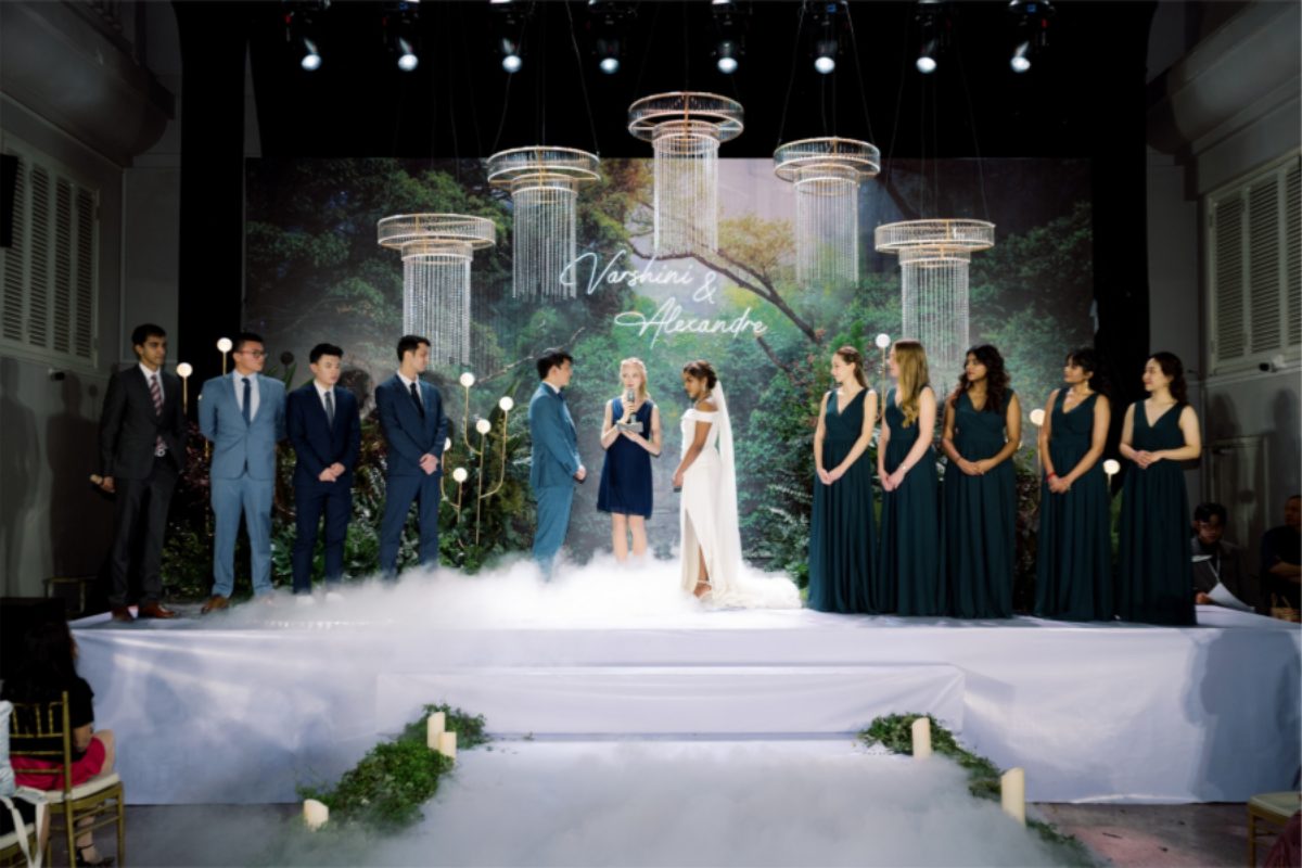 Cặp đôi tùy chỉnh mẫu Wedding Vow để tạo lời thề cưới chân thành và ý nghĩa. (Ảnh: TIFF.vn)
