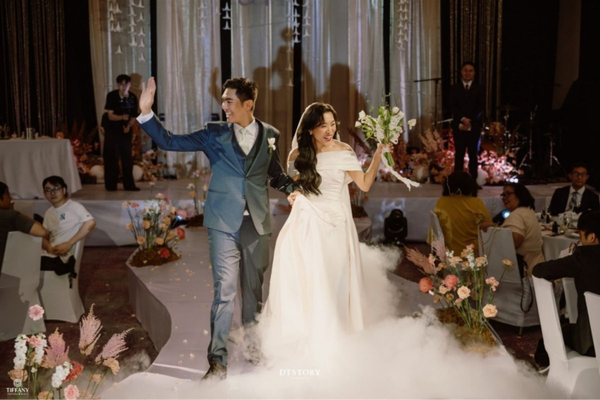 Playlist First Dance được thiết kế chuyển tiếp mượt mà, từ những điệu nhảy lãng mạn sang không khí tiệc cưới sôi động. (Ảnh: TIFF.vn) 
