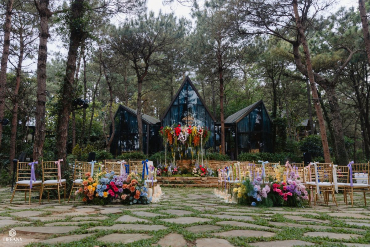 Với những mẹo này, đám cưới tháng 11 của bạn sẽ vừa ấm áp vừa phong cách, tạo ấn tượng khó quên cho khách mời. (Ảnh: TIFF.vn)